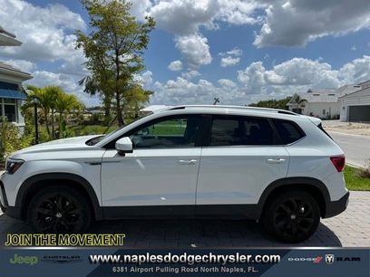 Used 2024 Volkswagen Taos SE w/ Panoramic Sunroof Package