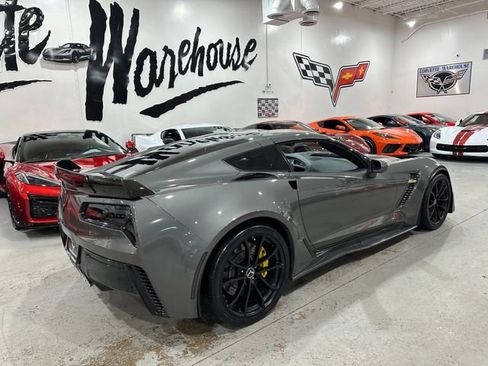 Used 2015 Chevrolet Corvette Z06 w/ 3LZ Preferred Equipment Group RWD image 8