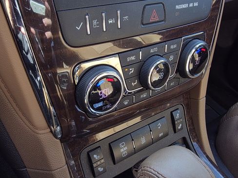 Used 2014 Buick Enclave Leather image 19