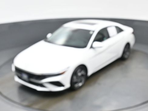 Certified 2025 Hyundai Elantra Limited image 34