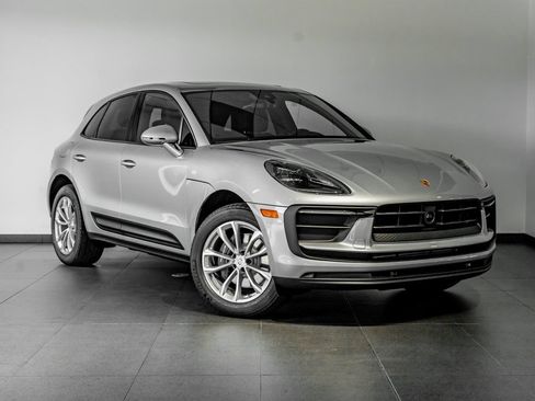 Certified 2026 Porsche Macan AWD/4WD image 9