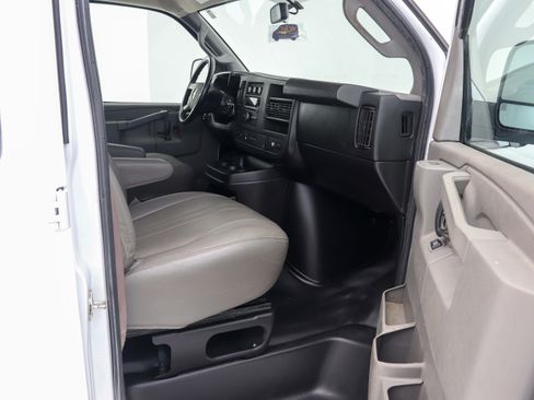 Used 2017 Chevrolet Express 3500 LS RWD image 15