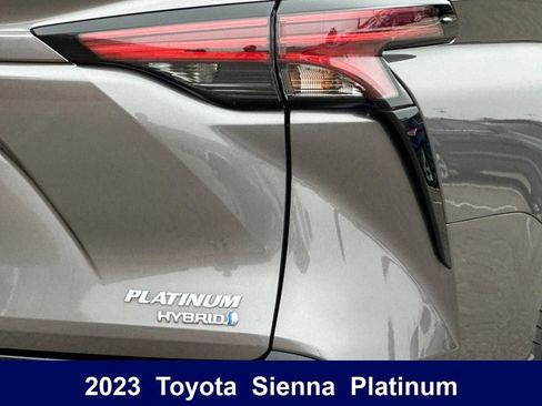 Used 2023 Toyota Sienna Platinum FWD image 40