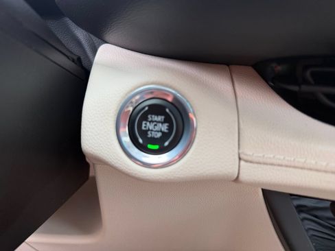 Used 2023 Buick Envision Avenir AWD/4WD image 32
