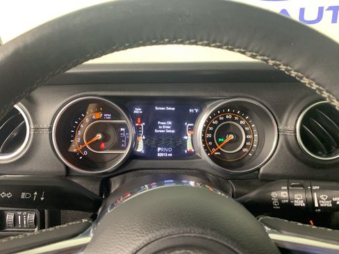 Used 2018 Jeep Wrangler Unlimited Sahara w/ Dual Top Group AWD/4WD image 22