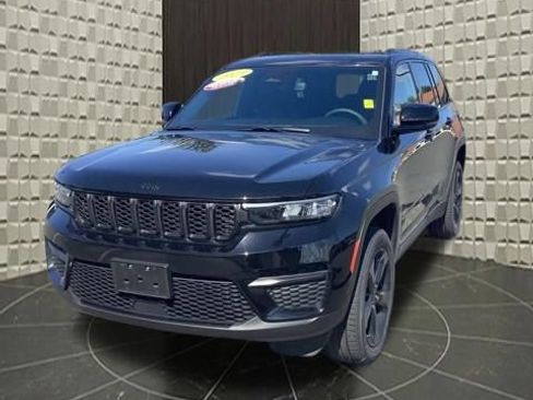 Used 2023 Jeep Grand Cherokee Altitude AWD/4WD image 15