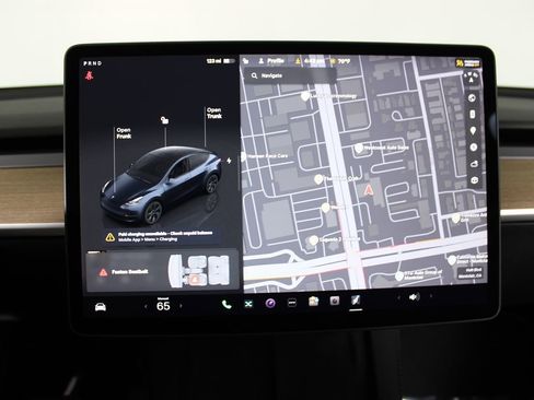 Used 2024 Tesla Model Y 2WD image 13