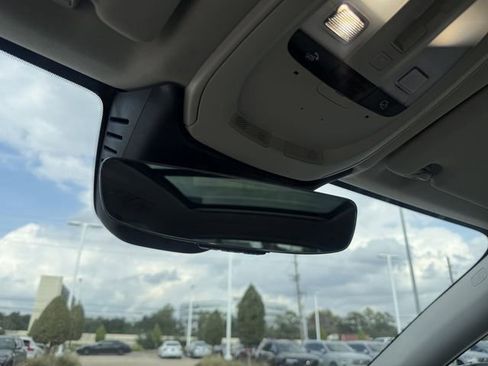 Certified 2023 Volvo XC60 T8 Ultimate w/ Climate Package image 25