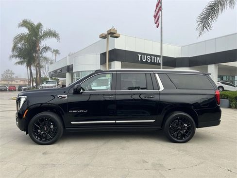 New 2026 GMC Yukon XL Denali w/ Denali Reserve Package image 6