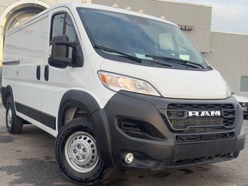 Used 2025 RAM ProMaster 2500 w/ Premium Convenience Group FWD image 1