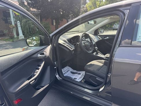 Used 2015 Ford Focus SE w/ Reverse Sensing Package FWD image 9