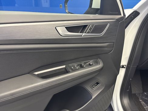 New 2026 Volkswagen Atlas Cross Sport SE image 10