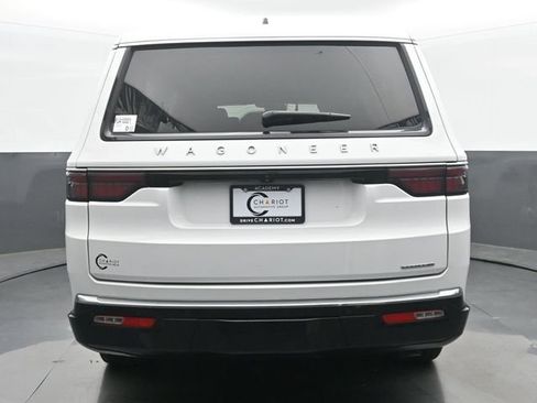 Used 2024 Jeep Wagoneer L Series II w/ Flexible Seating Group AWD/4WD image 5