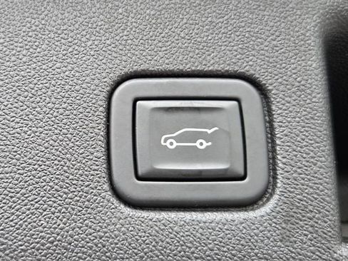Used 2023 Chevrolet Equinox LT FWD image 39