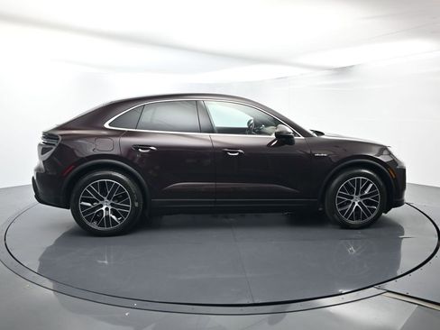 Used 2025 Porsche Macan 4 Electric image 16