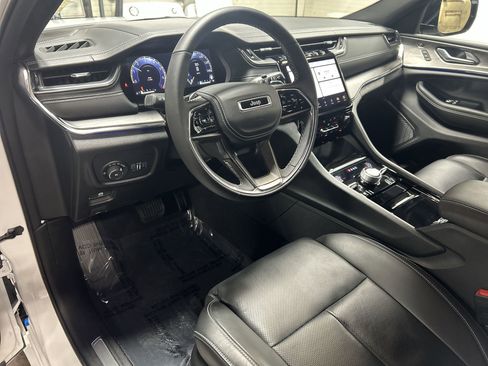 Used 2023 Jeep Grand Cherokee Overland w/ Luxury Tech Group IV image 11