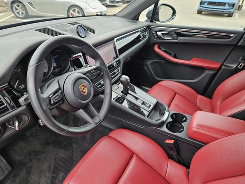 Certified 2023 Porsche Macan S AWD/4WD image 4