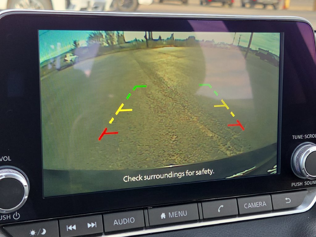 Used 2025 Nissan Sentra SV FWD image 18