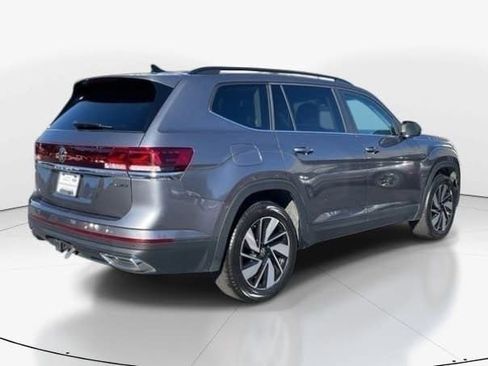 Used 2024 Volkswagen Atlas SE image 3