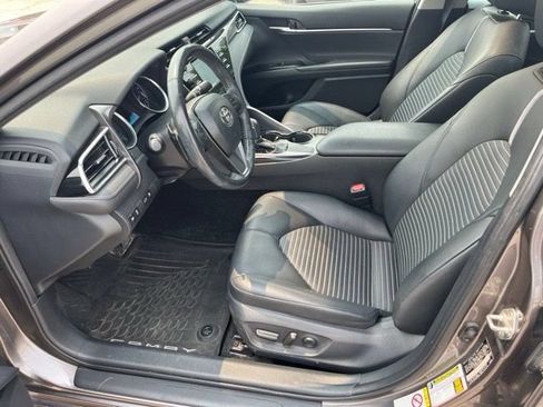 Used 2018 Toyota Camry SE w/ Moonroof Package FWD image 5