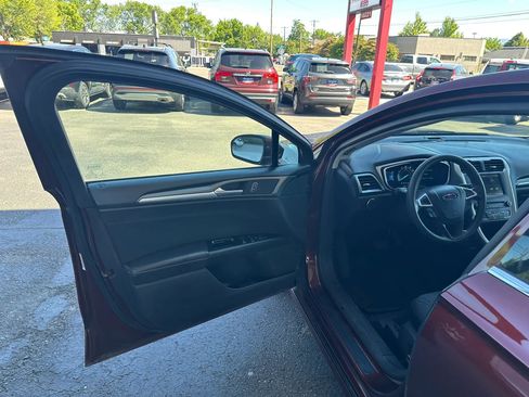 Used 2016 Ford Fusion SE FWD image 8
