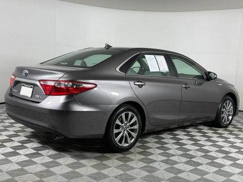 Used 2017 Toyota Camry XLE w/ Moonroof Package FWD image 8