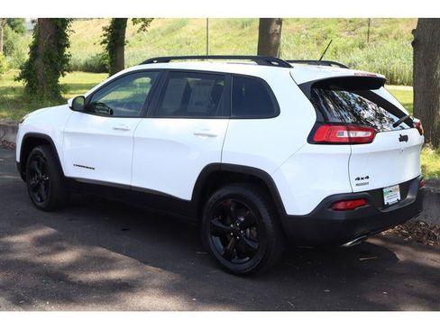 Used 2015 Jeep Cherokee Latitude w/ Cold Weather Group AWD/4WD image 4