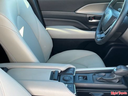 Certified 2025 Toyota Grand Highlander FWD image 14