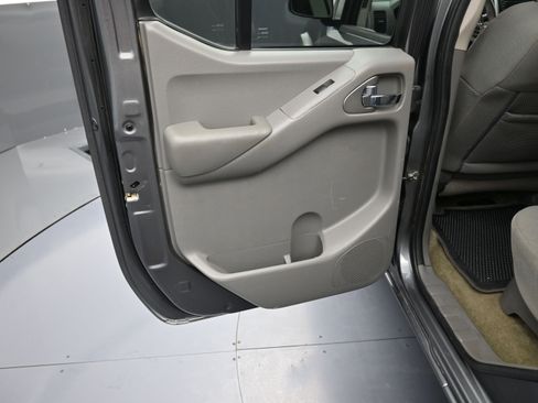 Used 2017 Nissan Frontier SV w/ SV Value Truck Package image 12