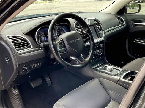 Used 2022 Chrysler 300 Touring w/ Sport Appearance Package RWD image 8