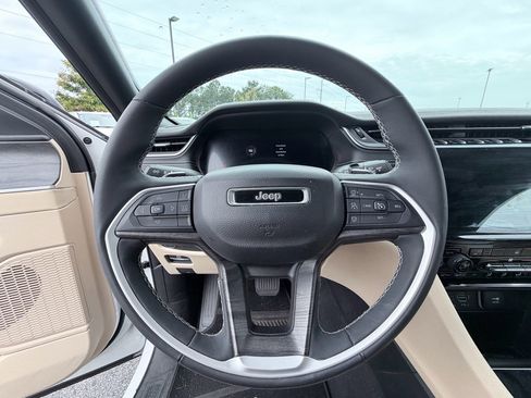 Used 2023 Jeep Grand Cherokee Limited RWD image 14