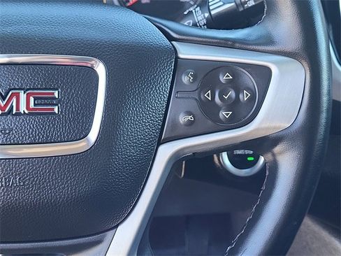 Used 2024 GMC Terrain SLT image 13