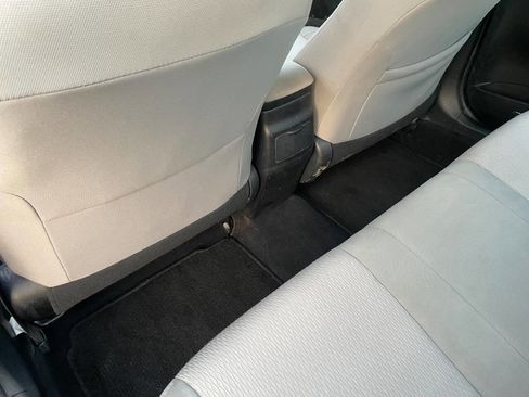 Used 2014 Toyota Corolla LE image 26