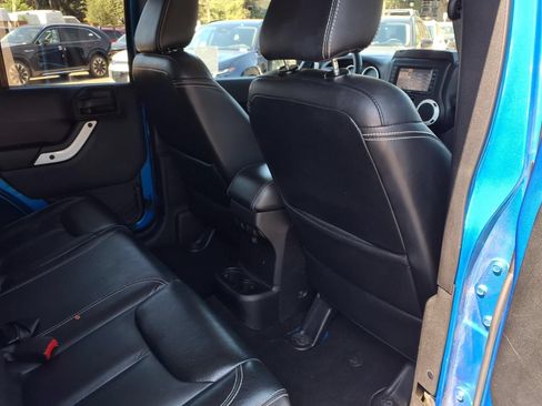 Used 2014 Jeep Wrangler Unlimited Sahara AWD/4WD image 21