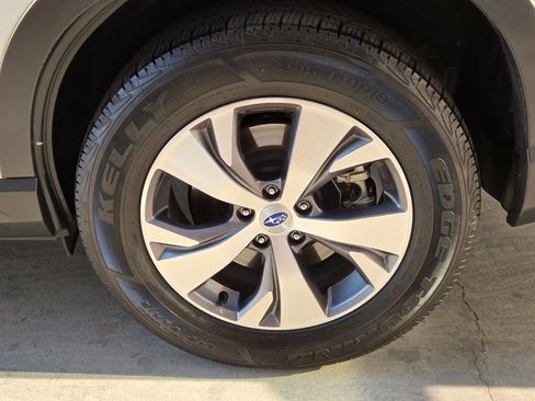 Used 2020 Subaru Ascent Premium image 10