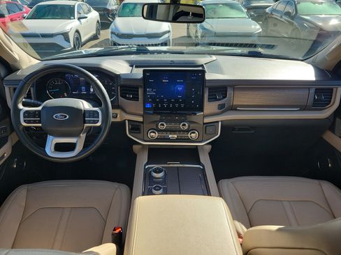Used 2024 Ford Expedition Max Limited image 18