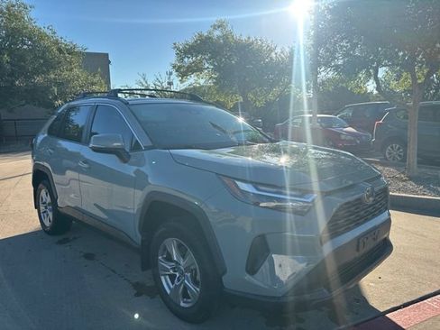 Used 2023 Toyota RAV4 XLE AWD/4WD image 3