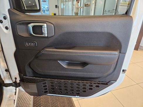 Used 2019 Jeep Wrangler Unlimited Sahara w/ Uconnect 4C Nav & Sound Group image 24