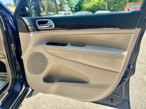 Used 2017 Jeep Grand Cherokee Limited AWD/4WD image 18