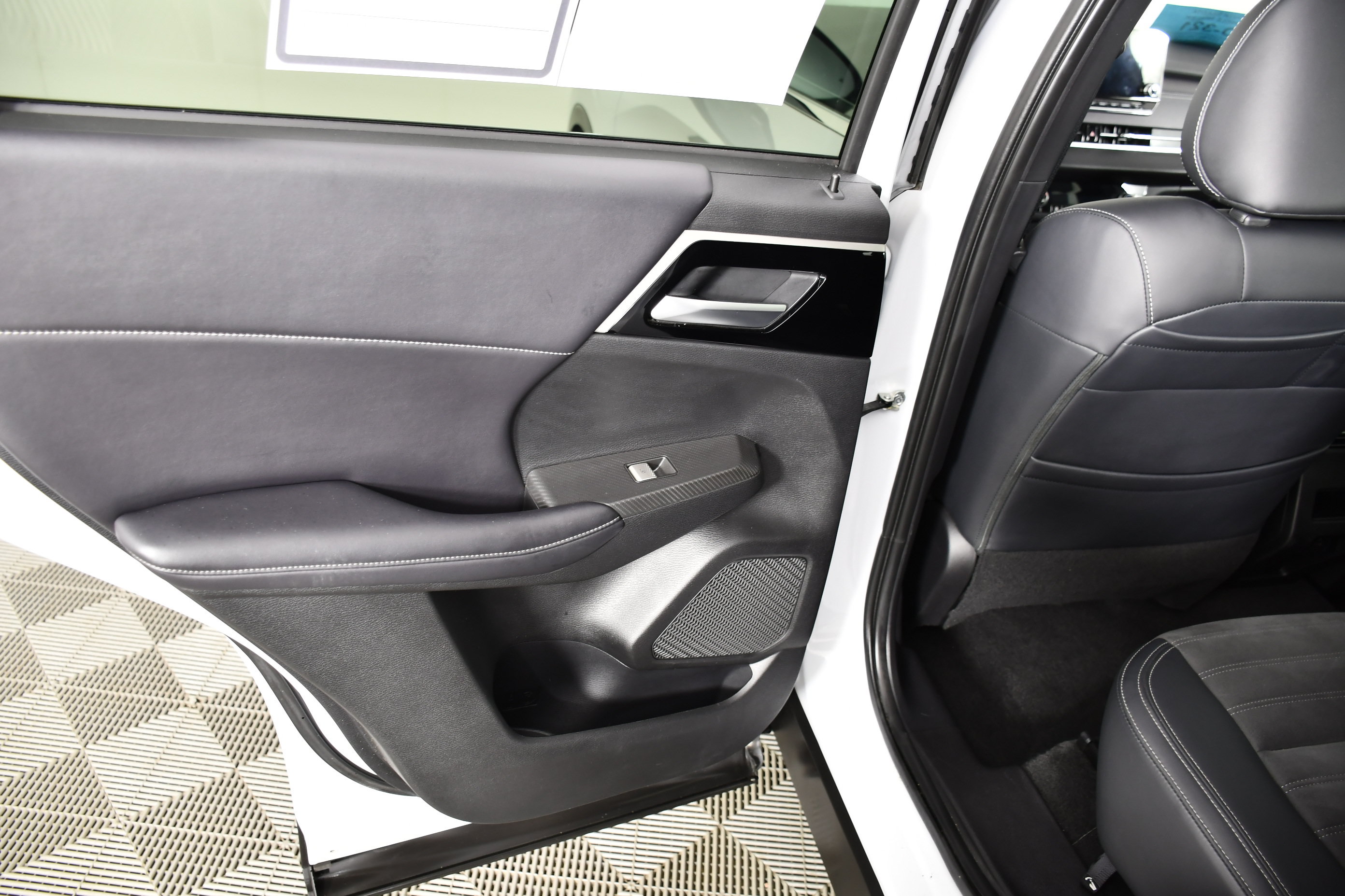 Used 2024 Mitsubishi Outlander SE AWD/4WD image 45