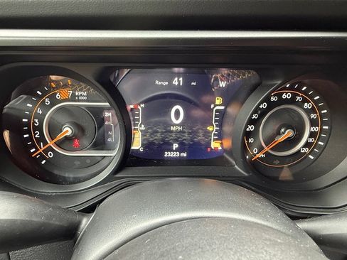 Used 2024 Jeep Wrangler Unlimited Sahara w/ Technology Group AWD/4WD image 19