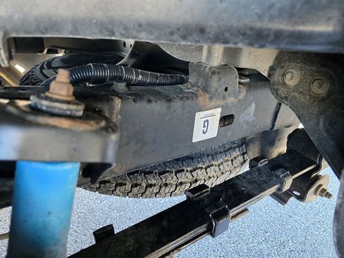 Used 2017 Toyota Tacoma TRD Off-Road image 40