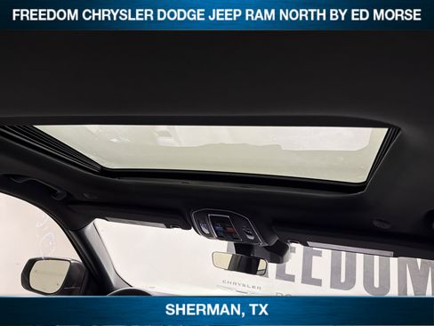 Used 2025 Jeep Grand Cherokee Laredo X AWD/4WD image 12