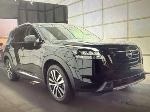 Used 2025 Nissan Pathfinder Platinum w/ Black Appearance Package AWD/4WD image 3