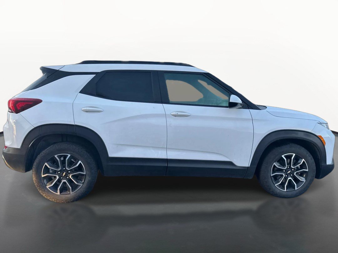 Used 2021 Chevrolet TrailBlazer ACTIV w/ Convenience Package FWD image 2