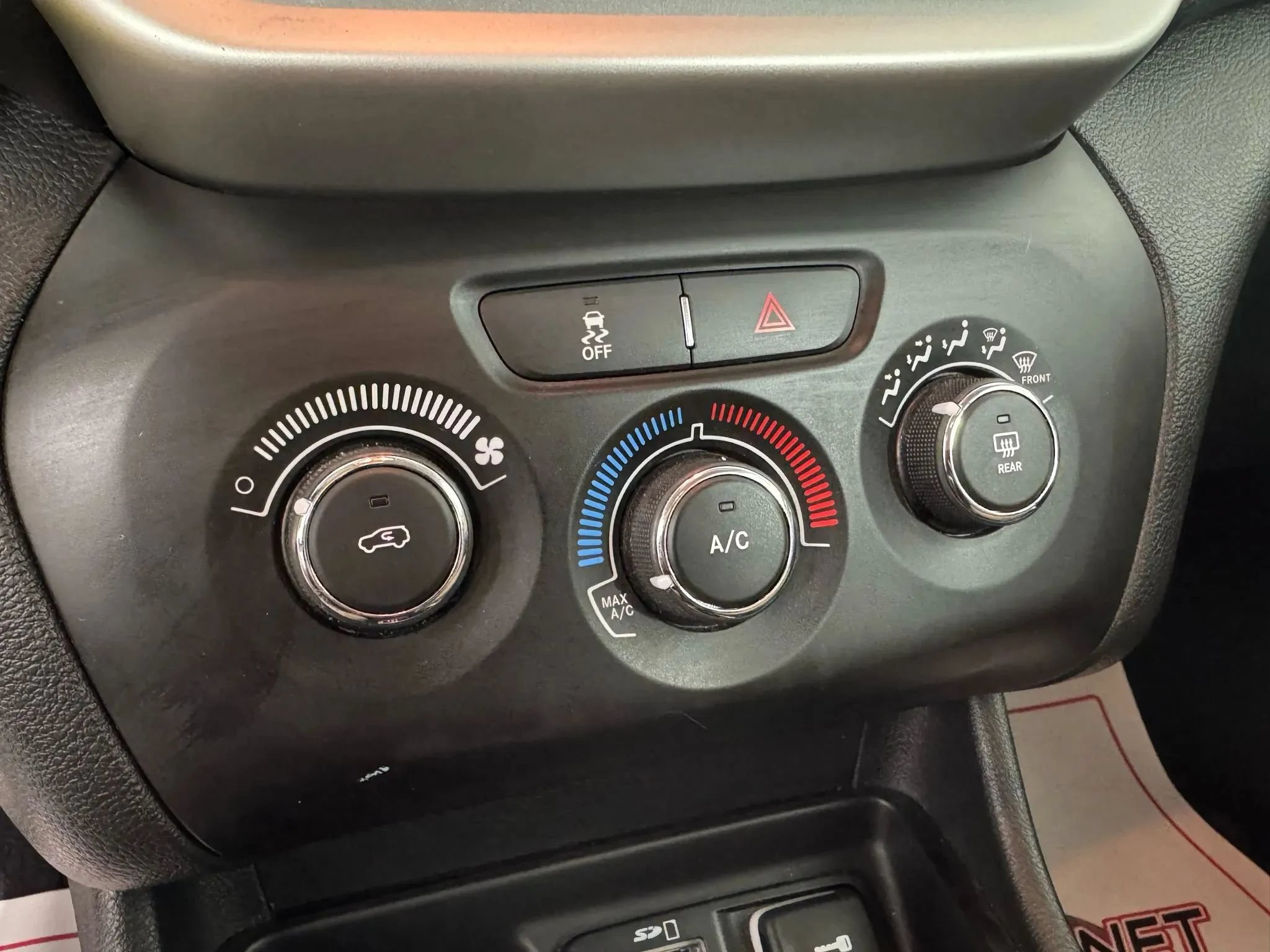 Used 2015 Jeep Cherokee Sport FWD image 19