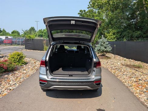 Certified 2024 Volkswagen Taos SE w/ Panoramic Sunroof Package image 18