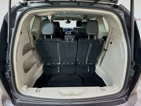 Used 2023 Chrysler Pacifica Touring-L image 24