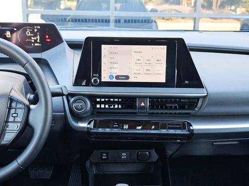 Used 2023 Toyota Prius LE image 25