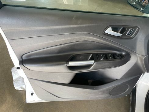 Used 2017 Ford Escape SE w/ SE Leather Comfort Package FWD image 21